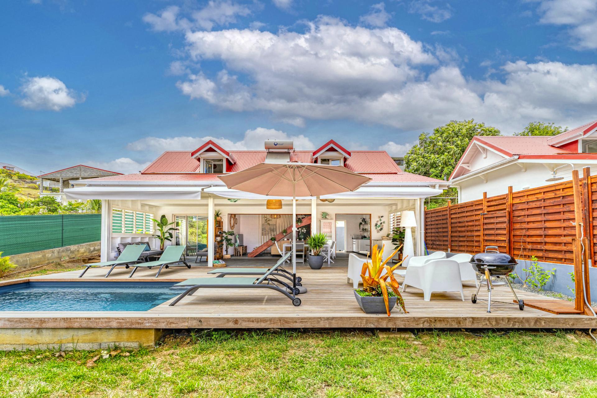 1.A louer villa avec piscine et Terre de haut Les Saintes